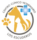 Logo for Centro Clínico Veterinario Los Escuderos featuring the silhouettes of a dog and cat, an orange paw print, and a blue medical cross in a circular design.